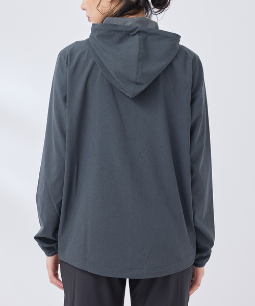 Vuori（ヴオリ）の「【VUORI 】Womwns Outdoor Trainer Shell フード付きジャケット（マウンテンパーカー・レディース・ブラック系その他/ライトグレー/ホワイト系その他・S）」の20枚目の写真