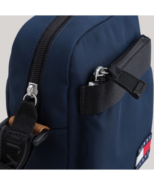TOMMY HILFIGER（トミーヒルフィガー）の「デイリーリポーターバッグ（ボディバッグ/ウエストポーチ・メンズ・ネイビー/グリーン・FREE）」の6枚目の写真