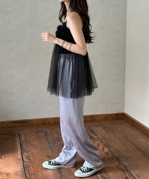 Per sist ence（パーシエンス）の「メタリックサテンストレートパンツ（その他パンツ・レディース・グレイッシュベージュ/ブラック/アイボリー/シルバー・FREE）」の11枚目の写真