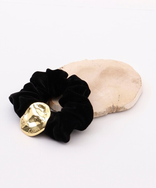 NOLLEY’S（ノーリーズ）の「メタルプレートベロアシュシュ（シュシュ・レディース・ブラック・FREE）」の4枚目の写真