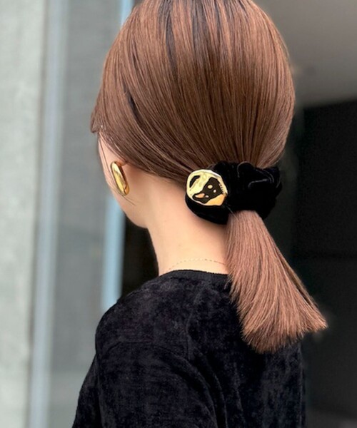 NOLLEY’S（ノーリーズ）の「メタルプレートベロアシュシュ（シュシュ・レディース・ブラック・FREE）」の5枚目の写真