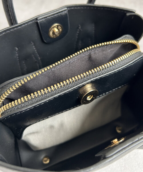 Thevon（ゼボン）の「合皮ミニトート（トートバッグ・レディース・ブラック/グレイッシュベージュ・FREE）」の11枚目の写真