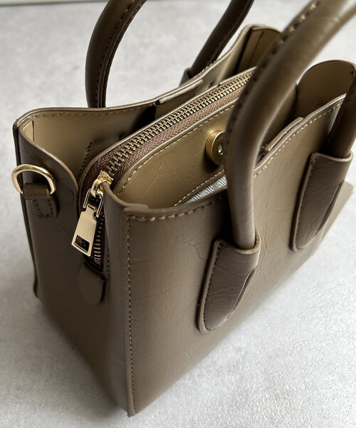 Thevon（ゼボン）の「合皮ミニトート（トートバッグ・レディース・ブラック/グレイッシュベージュ・FREE）」の20枚目の写真