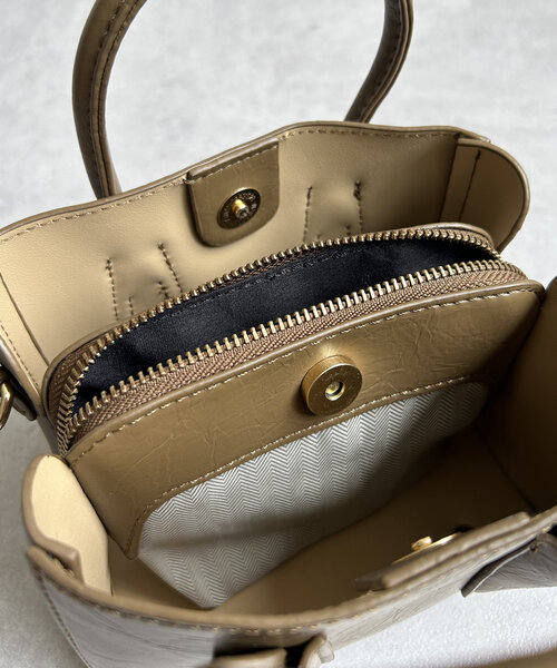 Thevon（ゼボン）の「合皮ミニトート（トートバッグ・レディース・ブラック/グレイッシュベージュ・FREE）」の21枚目の写真