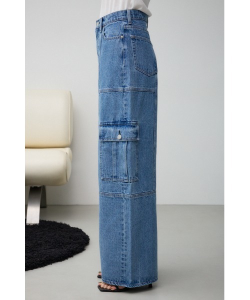 AZUL by moussy（アズールバイマウジー）の「ケミカルウォッシュワイドカーゴデニム（デニムパンツ・レディース・ブルー/ブラック・MEDIUM/SMALL）」の6枚目の写真