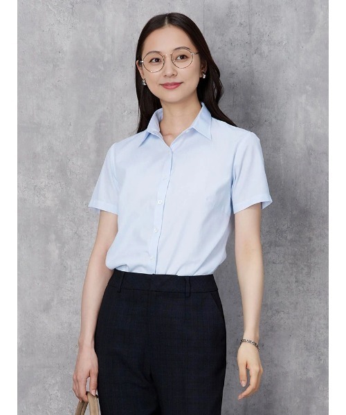 Perfect Suit FActory(パーフェクトスーツファクトリー)の「【形態安定】半袖ベーシックブラウス レギュラーカラー サックス(シャツ/ブラウス・レディース・サックスブルー・11号/7号/13号/9号)」の1枚目の写真