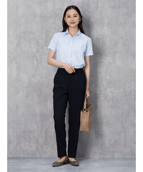 Perfect Suit FActory(パーフェクトスーツファクトリー)の「【形態安定】半袖ベーシックブラウス レギュラーカラー サックス(シャツ/ブラウス・レディース・サックスブルー・11号/7号/13号/9号)」の3枚目の写真