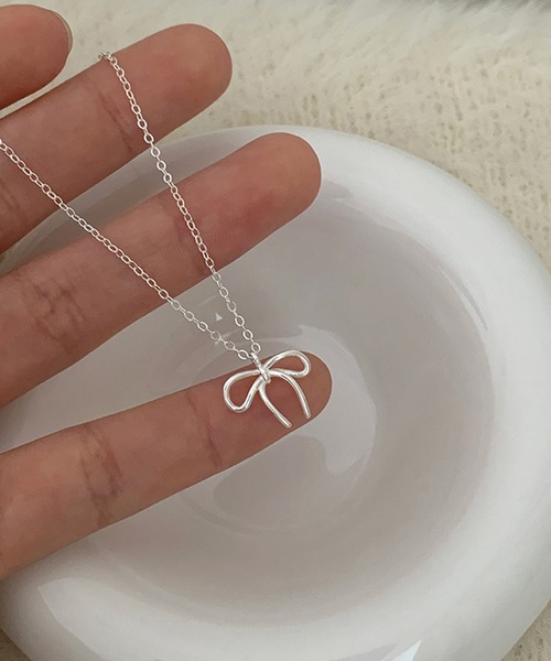 DiamondHearts(ダイヤモンドハーツ)の「ミニリボンシンプルネックレス(ネックレス・レディース・シルバー・FREE)」の6枚目の写真