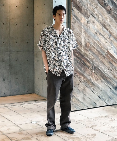 roial（ロイアル）の「SS SHIRT/ROIAL(ロイアル)ボタニカル総柄半袖シャツ（シャツ/ブラウス・メンズ・オフホワイト/ブラウン・X-LARGE/LARGE/MEDIUM）」の3枚目の写真