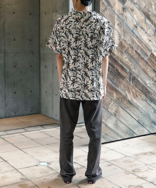 roial（ロイアル）の「SS SHIRT/ROIAL(ロイアル)ボタニカル総柄半袖シャツ（シャツ/ブラウス・メンズ・オフホワイト/ブラウン・X-LARGE/LARGE/MEDIUM）」の5枚目の写真