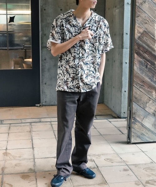 roial（ロイアル）の「SS SHIRT/ROIAL(ロイアル)ボタニカル総柄半袖シャツ（シャツ/ブラウス・メンズ・オフホワイト/ブラウン・X-LARGE/LARGE/MEDIUM）」の4枚目の写真