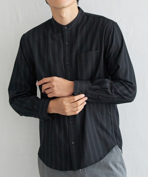 ikka（イッカ）の「イージーケアフランネルバンドカラーシャツ（シャツ/ブラウス・メンズ・チャコールグレー/ホワイト/ブラック/ネイビー・M/L/XL/S）」の2枚目の写真