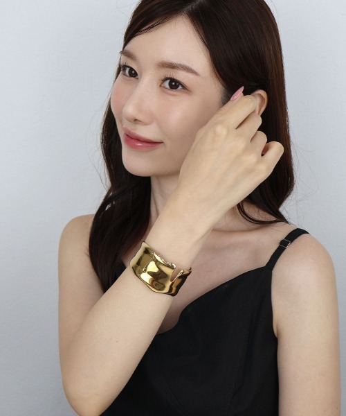 セール】【金属アレルギー対応】 スリット ニュアンス ワイドバングル