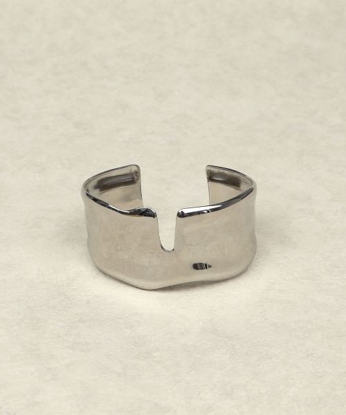 CEMONEMO（セモネモ）の「【金属アレルギー対応】 スリット ニュアンス ワイドバングル / サージカルステンレス 316L（バングル/リストバンド・レディース・シルバー/ゴールド・FREE）」の17枚目の写真