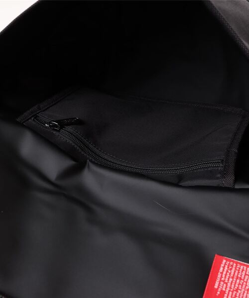 Manhattan Portage(マンハッタンポーテージ)の「Nylon Messenger Bag JR Flap Zipper Pocket Vinyl Lining Lauren Martin(メッセンジャーバッグ・メンズ・ブラック・SMALL)」の21枚目の写真