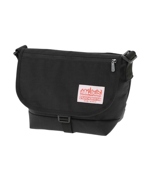 Manhattan Portage(マンハッタンポーテージ)の「Nylon Messenger Bag JR Flap Zipper Pocket Vinyl Lining Lauren Martin(メッセンジャーバッグ・メンズ・ブラック・SMALL)」の2枚目の写真