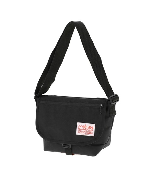 Manhattan Portage(マンハッタンポーテージ)の「Nylon Messenger Bag JR Flap Zipper Pocket Vinyl Lining Lauren Martin(メッセンジャーバッグ・メンズ・ブラック・SMALL)」の11枚目の写真