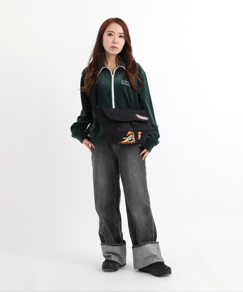 Manhattan Portage(マンハッタンポーテージ)の「Nylon Messenger Bag JR Flap Zipper Pocket Vinyl Lining Lauren Martin(メッセンジャーバッグ・メンズ・ブラック・SMALL)」の15枚目の写真