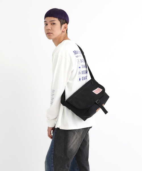 Manhattan Portage(マンハッタンポーテージ)の「Nylon Messenger Bag JR Flap Zipper Pocket Vinyl Lining Lauren Martin(メッセンジャーバッグ・メンズ・ブラック・SMALL)」の16枚目の写真