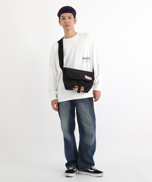 Manhattan Portage(マンハッタンポーテージ)の「Nylon Messenger Bag JR Flap Zipper Pocket Vinyl Lining Lauren Martin(メッセンジャーバッグ・メンズ・ブラック・SMALL)」の17枚目の写真