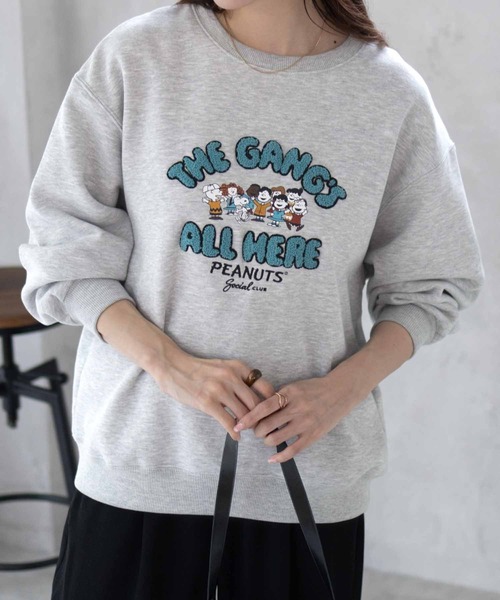PEANUTS(ピーナッツ)の「PEANUTS スヌーピー さがら刺繍 ルーズシルエットトレーナー(スウェット・レディース・ベージュ/ブラック/クリーム/杢グレー・フリー)」の3枚目の写真