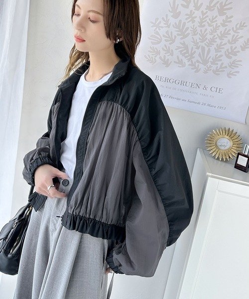 classicalelf(クラシカルエルフ)の「柔らかなシアーが魅力。軽量ナイロン異素材ドッキングギャザー使いスタンドカラーブルゾン(ナイロンジャケット・レディース・ブラック×グレー/ブラック系その他/ベージュ系その他・X-LARGE/SMALL/MEDIUM/LARGE)」の13枚目の写真
