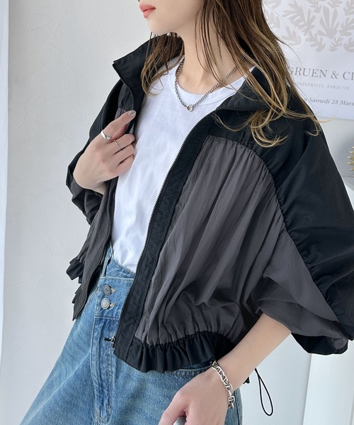 classicalelf(クラシカルエルフ)の「柔らかなシアーが魅力。軽量ナイロン異素材ドッキングギャザー使いスタンドカラーブルゾン(ナイロンジャケット・レディース・ブラック×グレー/ブラック系その他/ベージュ系その他・X-LARGE/SMALL/MEDIUM/LARGE)」の14枚目の写真