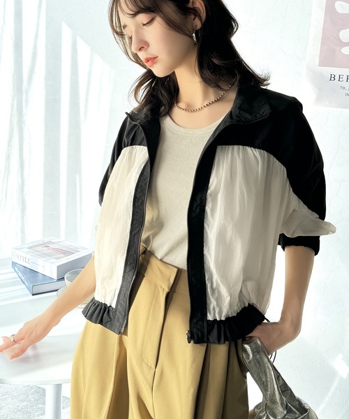 classicalelf(クラシカルエルフ)の「柔らかなシアーが魅力。軽量ナイロン異素材ドッキングギャザー使いスタンドカラーブルゾン(ナイロンジャケット・レディース・ブラック×グレー/ブラック系その他/ベージュ系その他・X-LARGE/SMALL/MEDIUM/LARGE)」の18枚目の写真