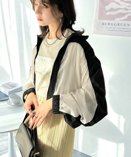 classicalelf(クラシカルエルフ)の「柔らかなシアーが魅力。軽量ナイロン異素材ドッキングギャザー使いスタンドカラーブルゾン(ナイロンジャケット・レディース・ブラック×グレー/ブラック系その他/ベージュ系その他・X-LARGE/SMALL/MEDIUM/LARGE)」の21枚目の写真