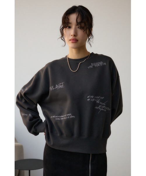 AZUL by moussy(アズールバイマウジー)の「ランダムロゴウラケトップス(スウェット・レディース・オフホワイト/チャコールグレー・FREE)」の4枚目の写真
