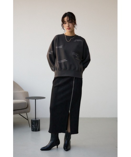 AZUL by moussy(アズールバイマウジー)の「ランダムロゴウラケトップス(スウェット・レディース・オフホワイト/チャコールグレー・FREE)」の5枚目の写真