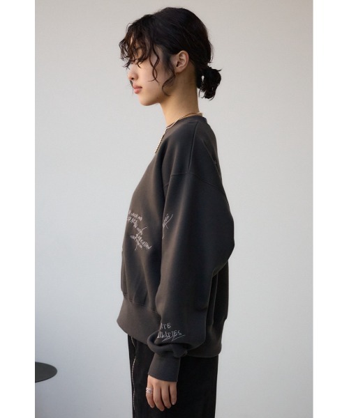 AZUL by moussy(アズールバイマウジー)の「ランダムロゴウラケトップス(スウェット・レディース・オフホワイト/チャコールグレー・FREE)」の7枚目の写真