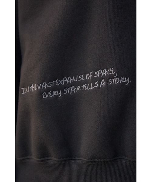 AZUL by moussy(アズールバイマウジー)の「ランダムロゴウラケトップス(スウェット・レディース・オフホワイト/チャコールグレー・FREE)」の12枚目の写真