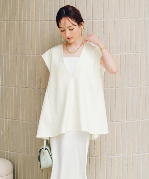 UR'S(ユアーズ)の「ディープVネックフレアトップス(Tシャツ/カットソー・レディース・ホワイト/ブラック・L/M/S)」の3枚目の写真