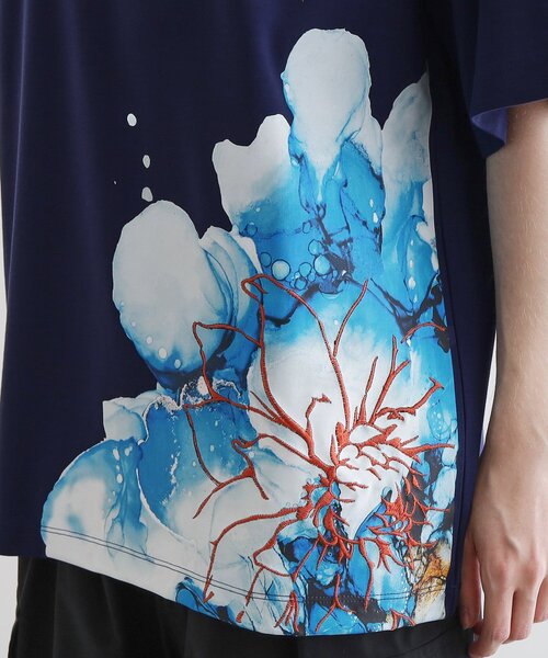 tk.TAKEO KIKUCHI（ティーケータケオキクチ）の「バブルアートフラワーTシャツ（Tシャツ/カットソー・メンズ・ホワイト/ネイビー/ブラック・03/02）」の8枚目の写真