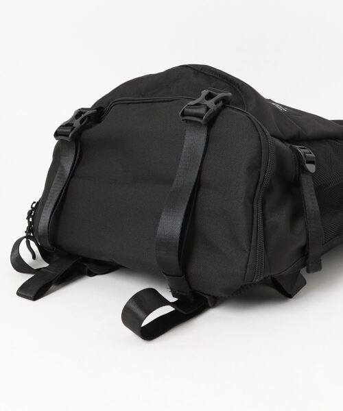 KiU（キウ）の「KiU/キウ　600D BACKPACK（バックパック/リュック・メンズ・ダークグリーン/その他2/ブラック/オリーブ/ネイビー・FREE）」の6枚目の写真