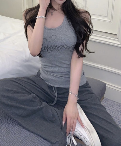 lilful（リルフル）の「筆記体ラインストーンロゴ レタリングタンクトップ（タンクトップ・レディース・ホワイト/ブラック/グレー・S/M）」の4枚目の写真