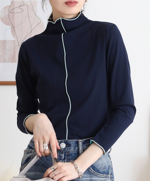 EGLANTINE(エグランティーヌ)の「EGLANTINE 配色メロウトップス 長袖カットソー(Tシャツ/カットソー・レディース・オフホワイト/ライトグレー/ネイビー/サックスブルー/グレイッシュベージュ・40)」の4枚目の写真
