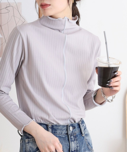 EGLANTINE(エグランティーヌ)の「EGLANTINE 配色メロウトップス 長袖カットソー(Tシャツ/カットソー・レディース・オフホワイト/ライトグレー/ネイビー/サックスブルー/グレイッシュベージュ・40)」の3枚目の写真