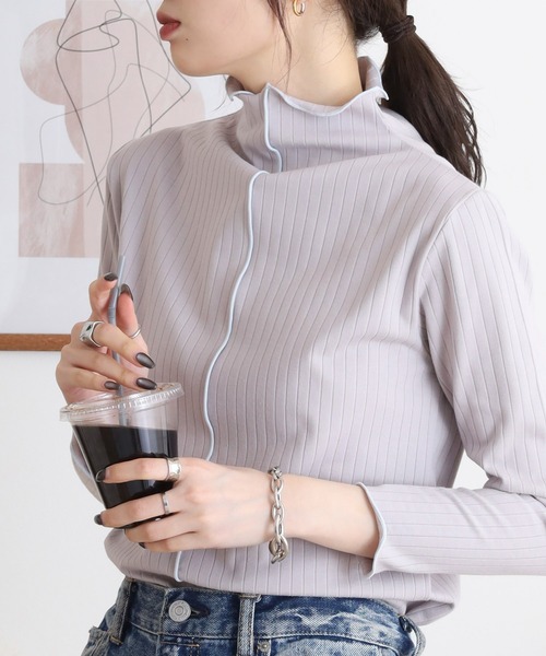 EGLANTINE(エグランティーヌ)の「EGLANTINE 配色メロウトップス 長袖カットソー(Tシャツ/カットソー・レディース・オフホワイト/ライトグレー/ネイビー/サックスブルー/グレイッシュベージュ・40)」の13枚目の写真