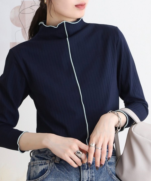 EGLANTINE(エグランティーヌ)の「EGLANTINE 配色メロウトップス 長袖カットソー(Tシャツ/カットソー・レディース・オフホワイト/ライトグレー/ネイビー/サックスブルー/グレイッシュベージュ・40)」の15枚目の写真