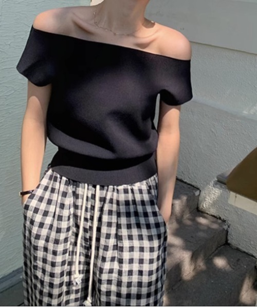 Teem Store（チームストア）の「オフショルフレンチスリーブニットソー（Tシャツ/カットソー・レディース・ブラック/ブルー/ホワイト・F）」の2枚目の写真