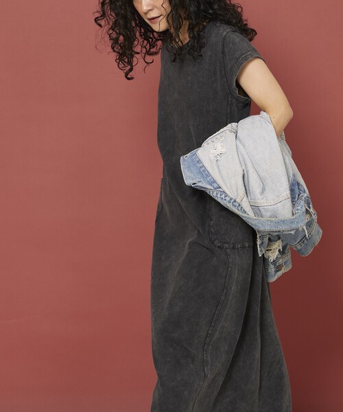 Freada(フリーダ)の「Freada/フリーダ ケミカルウォッシュ カットワンピース(ワンピース・レディース・ライトピンク/チャコールグレー/ワインレッド・MEDIUM/SMALL)」の7枚目の写真