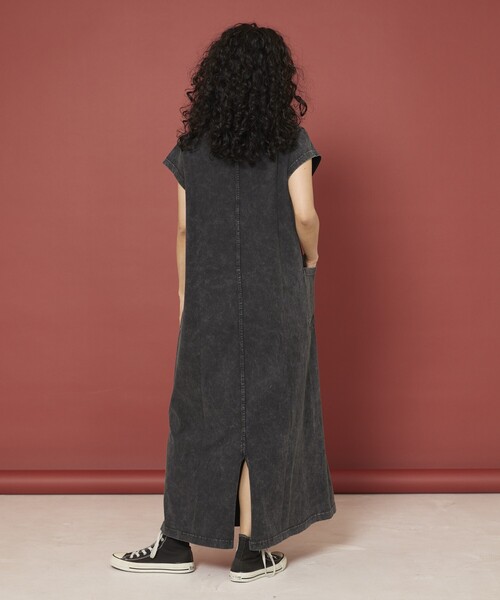 Freada(フリーダ)の「Freada/フリーダ ケミカルウォッシュ カットワンピース(ワンピース・レディース・ライトピンク/チャコールグレー/ワインレッド・MEDIUM/SMALL)」の16枚目の写真