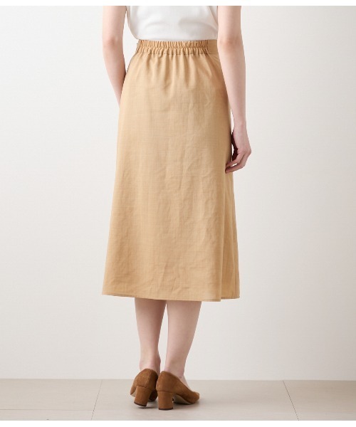NEWYORKER（ニューヨーカー）の「ポリエステルラミーローン タックAラインスカート（スカート・レディース・キャメル/ネイビー・11号/9号）」の4枚目の写真