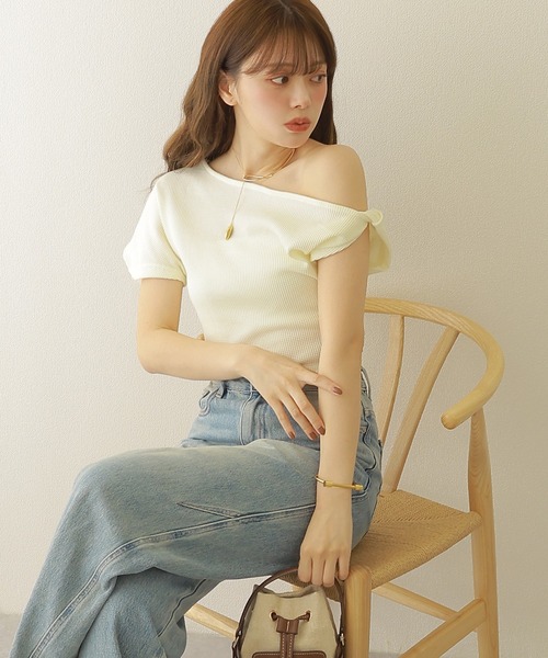 LAULEN（ローレン）の「waffle one shoulder tee /ツイスト ワンショルダー ワッフル Tシャツ（Tシャツ/カットソー・レディース・アイボリー/ネイビー/グレー・FREE）」の2枚目の写真