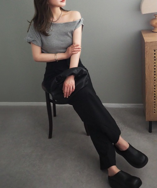 LAULEN（ローレン）の「waffle one shoulder tee /ツイスト ワンショルダー ワッフル Tシャツ（Tシャツ/カットソー・レディース・アイボリー/ネイビー/グレー・FREE）」の4枚目の写真