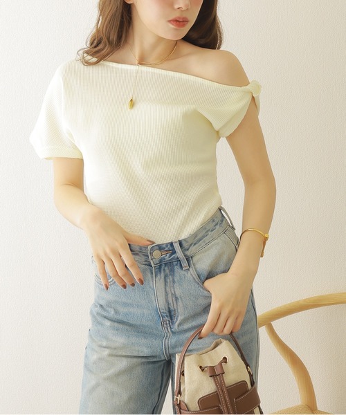 LAULEN（ローレン）の「waffle one shoulder tee /ツイスト ワンショルダー ワッフル Tシャツ（Tシャツ/カットソー・レディース・アイボリー/ネイビー/グレー・FREE）」の12枚目の写真