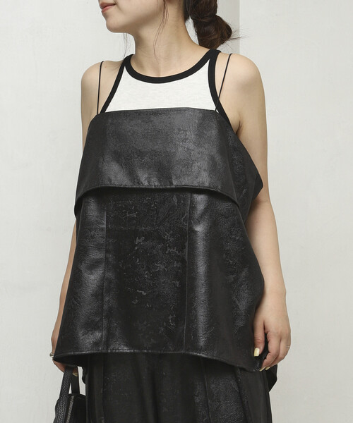 Firsthand（ファーストハンド）の「Firsthand/ファーストハンド チンツ加工 バックオープン キャミソールトップス / スパゲッティストラップ（キャミソール・レディース・ワイン/ブラック/ブラウン・FREE）」の2枚目の写真