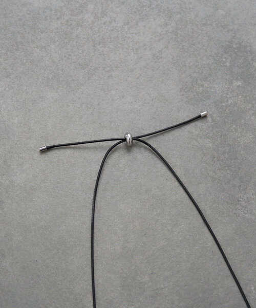 SHENERY（シーナリー）の「ポイントコードネックレス（ネックレス・レディース・シルバー・FREE）」の4枚目の写真